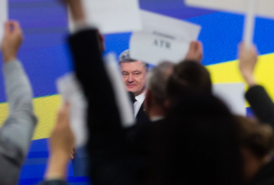 Чотири роки з президентом Порошенком: перемоги, виклики та зради в українських ЗМІ